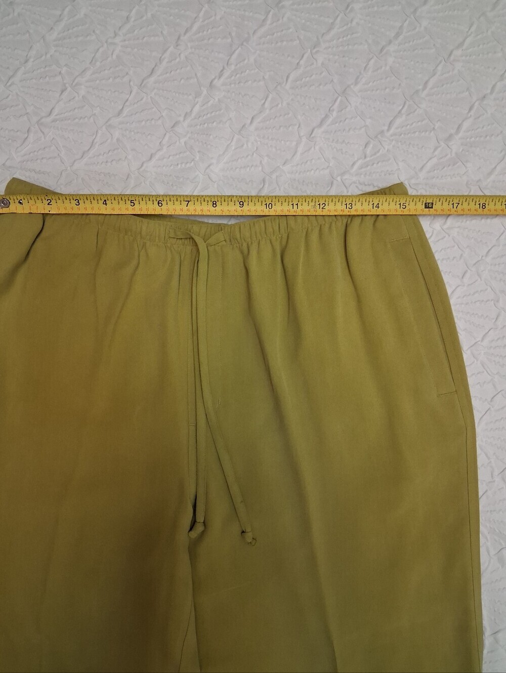 Tommy Bahama Olive Drawstring Cropped Capri Pants - Picture 17 of 17